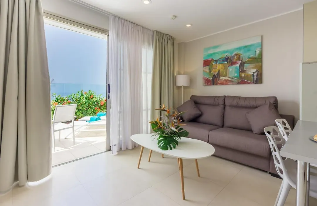 Klayman Diamond Aparthotel-1